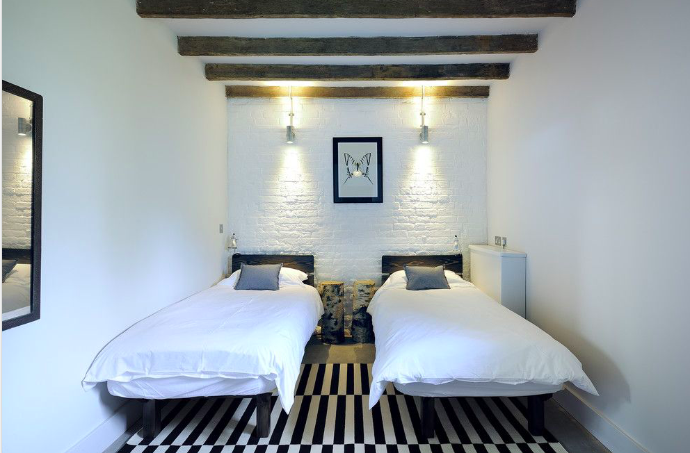 bedroom interior for small rooms - Wood Beams on the Ceiling